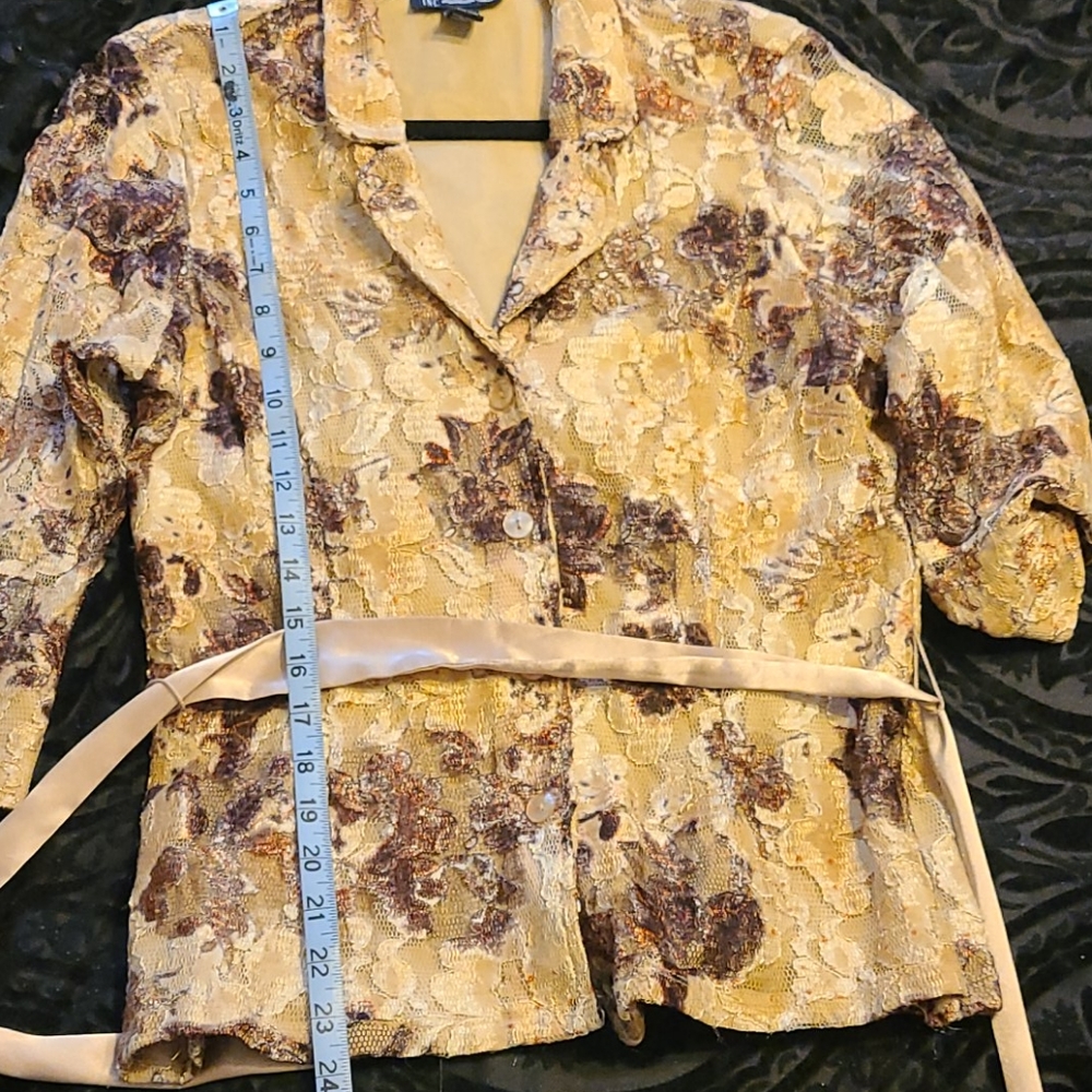 Floral blouse - Picture 8 of 8